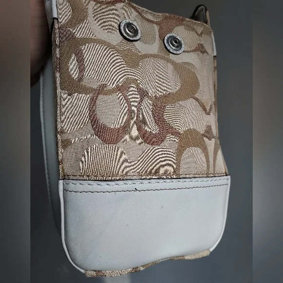 Coach Signature hand Bag - Picture 9 of 9